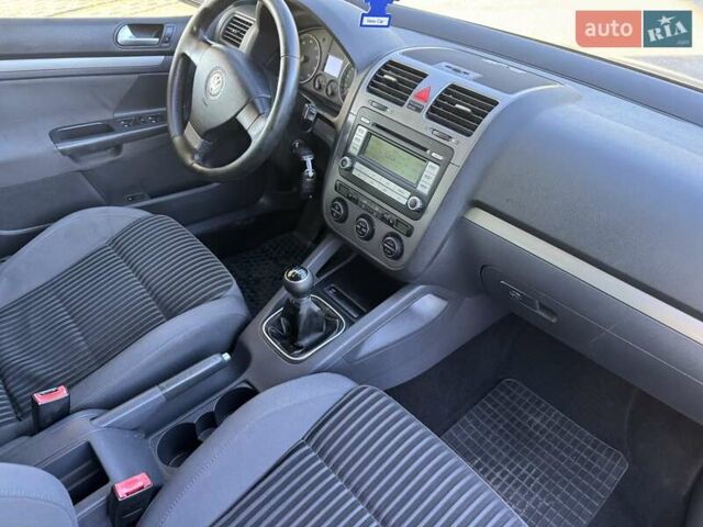 Черный Фольксваген Гольф, объемом двигателя 1.6 л и пробегом 258 тыс. км за 5950 $, фото 11 на Automoto.ua