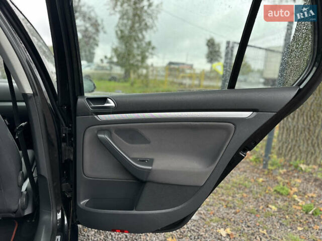 Черный Фольксваген Гольф, объемом двигателя 1.6 л и пробегом 221 тыс. км за 6600 $, фото 43 на Automoto.ua