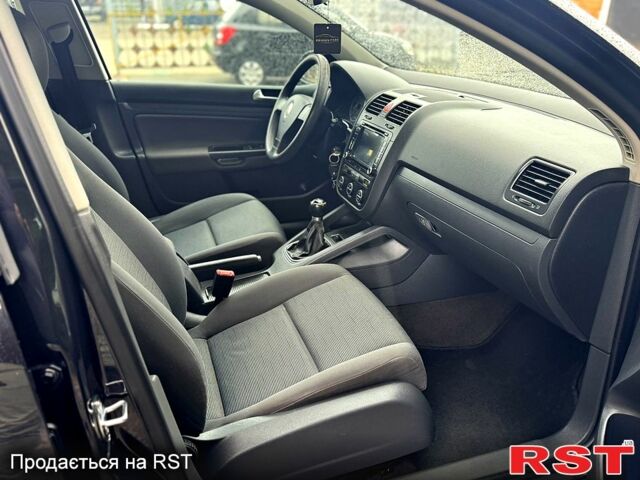 Черный Фольксваген Гольф, объемом двигателя 1.6 л и пробегом 195 тыс. км за 5700 $, фото 6 на Automoto.ua