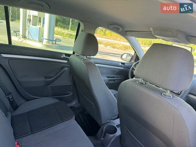 Черный Фольксваген Гольф, объемом двигателя 1.6 л и пробегом 258 тыс. км за 5950 $, фото 15 на Automoto.ua