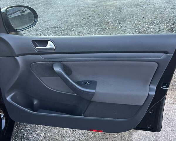 Чорний Фольксваген Гольф, об'ємом двигуна 1.6 л та пробігом 181 тис. км за 5899 $, фото 12 на Automoto.ua