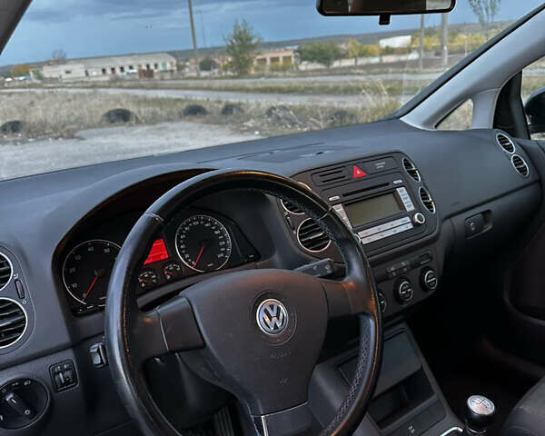 Черный Фольксваген Гольф, объемом двигателя 1.6 л и пробегом 89 тыс. км за 6500 $, фото 15 на Automoto.ua