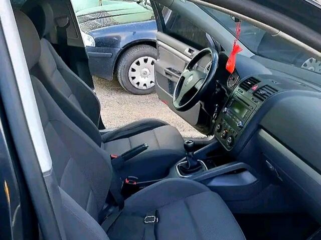 Чорний Фольксваген Гольф, об'ємом двигуна 1.6 л та пробігом 250 тис. км за 4800 $, фото 5 на Automoto.ua