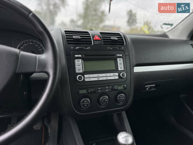 Черный Фольксваген Гольф, объемом двигателя 1.6 л и пробегом 221 тыс. км за 6600 $, фото 29 на Automoto.ua