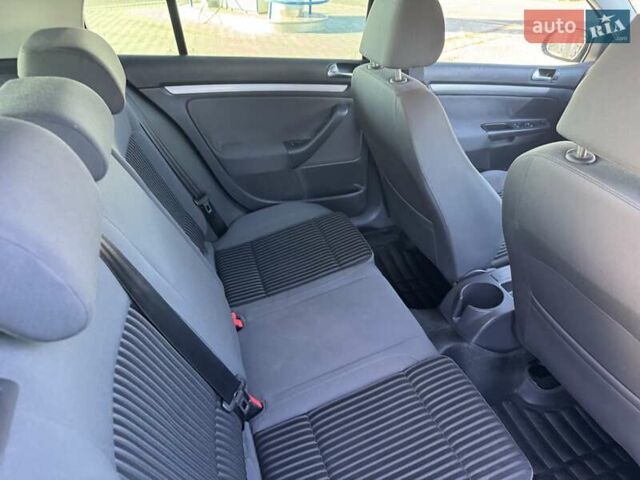 Черный Фольксваген Гольф, объемом двигателя 1.6 л и пробегом 258 тыс. км за 5950 $, фото 14 на Automoto.ua