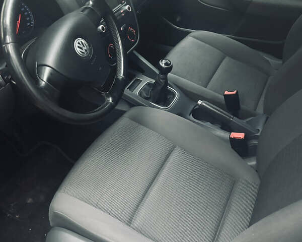 Черный Фольксваген Гольф, объемом двигателя 1.4 л и пробегом 268 тыс. км за 5650 $, фото 25 на Automoto.ua