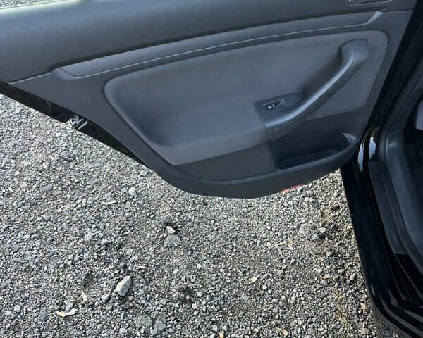 Чорний Фольксваген Гольф, об'ємом двигуна 1.6 л та пробігом 181 тис. км за 5899 $, фото 11 на Automoto.ua