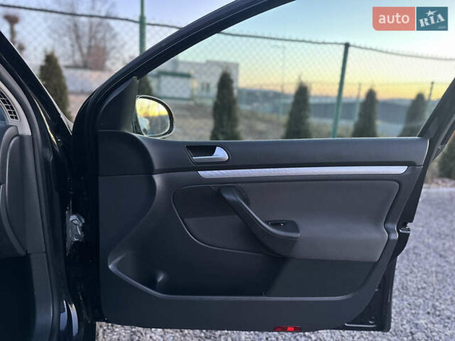 Черный Фольксваген Гольф, объемом двигателя 1.4 л и пробегом 271 тыс. км за 5700 $, фото 38 на Automoto.ua