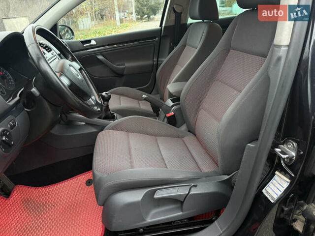 Черный Фольксваген Гольф, объемом двигателя 1.39 л и пробегом 207 тыс. км за 5599 $, фото 7 на Automoto.ua