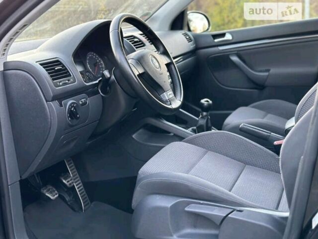 Черный Фольксваген Гольф, объемом двигателя 1.4 л и пробегом 220 тыс. км за 7000 $, фото 8 на Automoto.ua