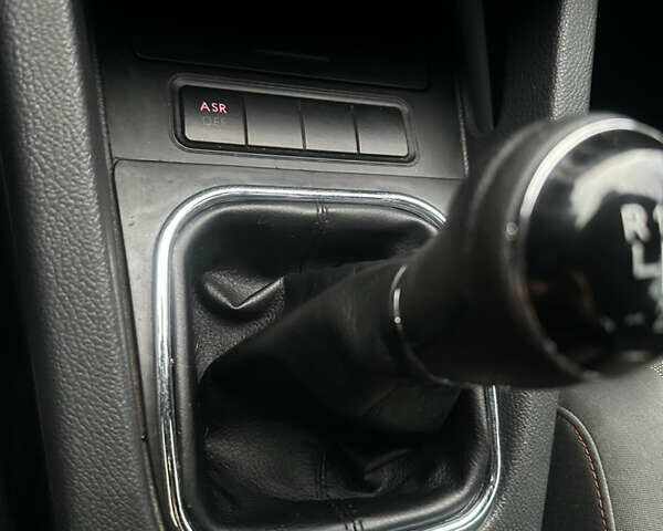 Черный Фольксваген Гольф, объемом двигателя 1.9 л и пробегом 344 тыс. км за 4850 $, фото 14 на Automoto.ua