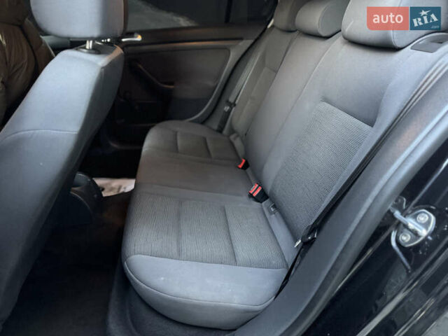 Черный Фольксваген Гольф, объемом двигателя 1.6 л и пробегом 190 тыс. км за 5350 $, фото 28 на Automoto.ua