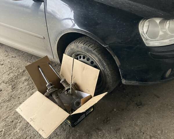 Черный Фольксваген Гольф, объемом двигателя 1.6 л и пробегом 233 тыс. км за 5800 $, фото 6 на Automoto.ua