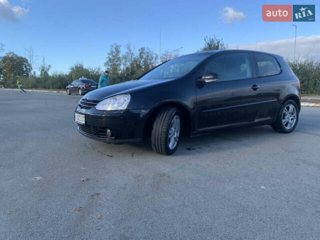Черный Фольксваген Гольф, объемом двигателя 1.39 л и пробегом 225 тыс. км за 5500 $, фото 1 на Automoto.ua