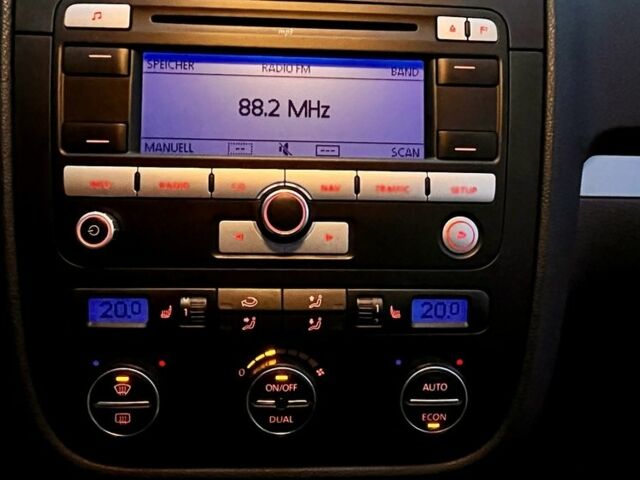 Черный Фольксваген Гольф, объемом двигателя 1.4 л и пробегом 244 тыс. км за 5550 $, фото 8 на Automoto.ua