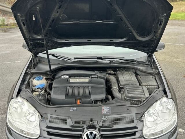 Черный Фольксваген Гольф, объемом двигателя 0 л и пробегом 243 тыс. км за 5750 $, фото 5 на Automoto.ua