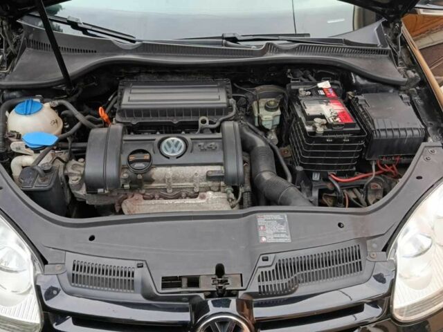 Черный Фольксваген Гольф, объемом двигателя 1.4 л и пробегом 200 тыс. км за 5200 $, фото 3 на Automoto.ua