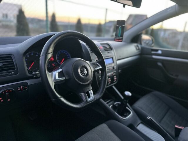 Черный Фольксваген Гольф, объемом двигателя 1.4 л и пробегом 271 тыс. км за 5700 $, фото 5 на Automoto.ua