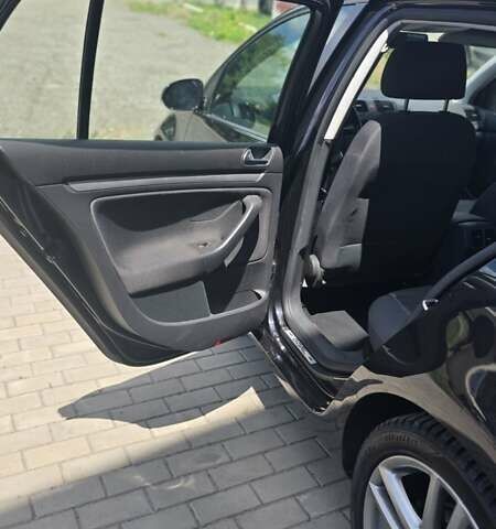 Черный Фольксваген Гольф, объемом двигателя 1.6 л и пробегом 205 тыс. км за 6250 $, фото 12 на Automoto.ua