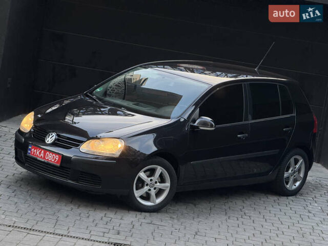 Черный Фольксваген Гольф, объемом двигателя 1.6 л и пробегом 190 тыс. км за 5350 $, фото 1 на Automoto.ua