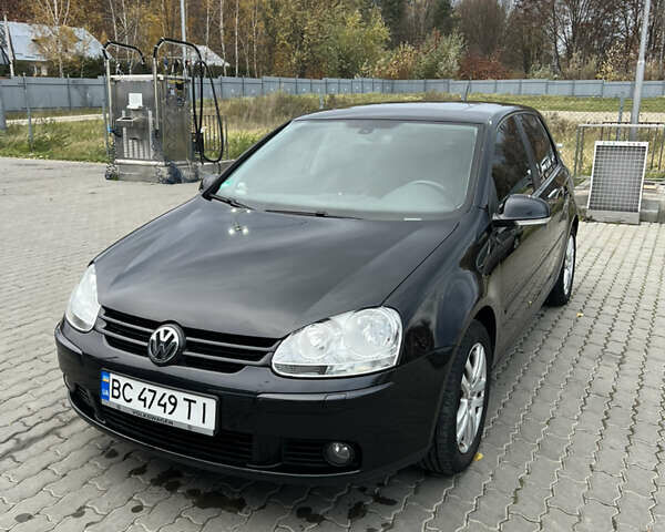 Черный Фольксваген Гольф, объемом двигателя 1.6 л и пробегом 195 тыс. км за 5900 $, фото 1 на Automoto.ua
