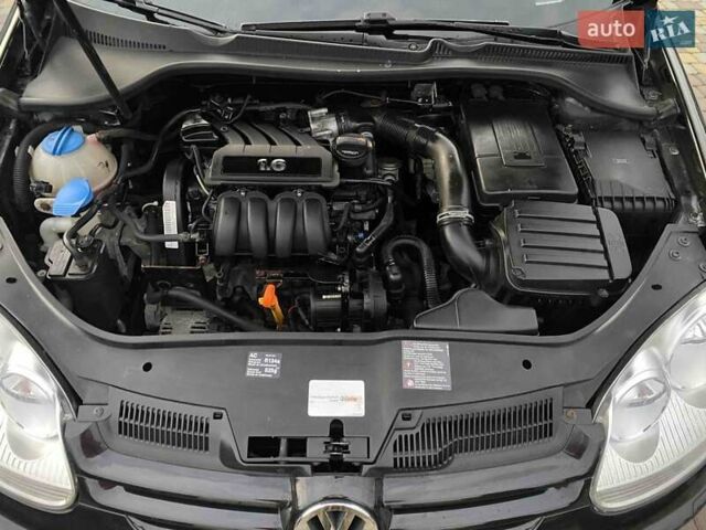 Черный Фольксваген Гольф, объемом двигателя 1.6 л и пробегом 246 тыс. км за 5200 $, фото 19 на Automoto.ua