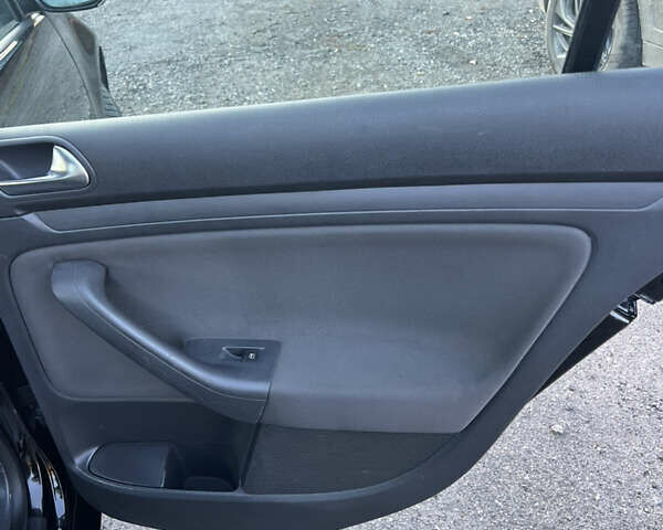 Чорний Фольксваген Гольф, об'ємом двигуна 1.6 л та пробігом 181 тис. км за 5899 $, фото 13 на Automoto.ua