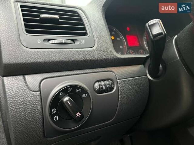 Черный Фольксваген Гольф, объемом двигателя 1.39 л и пробегом 268 тыс. км за 6490 $, фото 17 на Automoto.ua