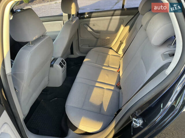 Черный Фольксваген Гольф, объемом двигателя 1.6 л и пробегом 138 тыс. км за 6500 $, фото 4 на Automoto.ua