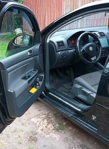 Черный Фольксваген Гольф, объемом двигателя 1.39 л и пробегом 298 тыс. км за 5500 $, фото 7 на Automoto.ua