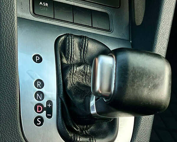 Черный Фольксваген Гольф, объемом двигателя 1.6 л и пробегом 209 тыс. км за 6300 $, фото 14 на Automoto.ua