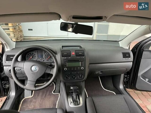 Черный Фольксваген Гольф, объемом двигателя 1.6 л и пробегом 98 тыс. км за 6799 $, фото 14 на Automoto.ua