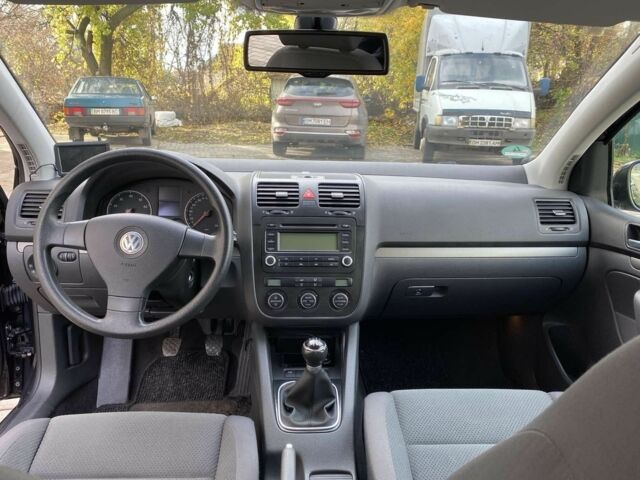 Черный Фольксваген Гольф, объемом двигателя 1.6 л и пробегом 194 тыс. км за 6000 $, фото 4 на Automoto.ua