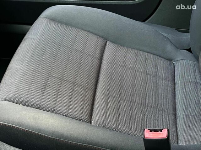 Чорний Фольксваген Гольф, об'ємом двигуна 1.6 л та пробігом 255 тис. км за 4990 $, фото 19 на Automoto.ua