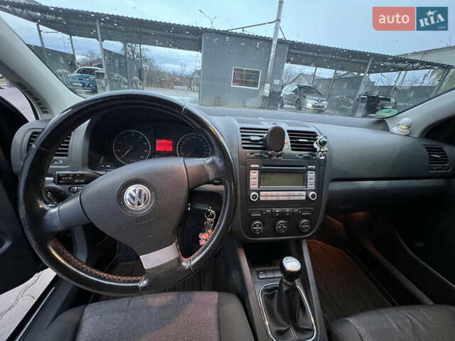 Черный Фольксваген Гольф, объемом двигателя 1.6 л и пробегом 195 тыс. км за 5900 $, фото 11 на Automoto.ua