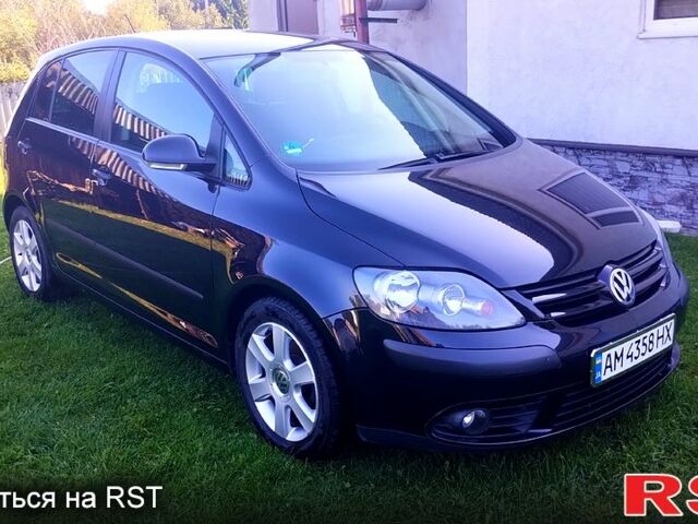 Черный Фольксваген Гольф, объемом двигателя 1.6 л и пробегом 143 тыс. км за 5900 $, фото 4 на Automoto.ua