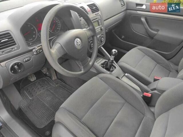Черный Фольксваген Гольф, объемом двигателя 1.6 л и пробегом 188 тыс. км за 5500 $, фото 8 на Automoto.ua