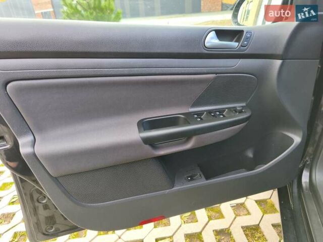 Фольксваген Гольф 2006 в Хмельницком на Automoto.ua Черный Фольксваген Гольф, объемом двигателя 1.6 л и пробегом 247 тыс. км за 6400 $, фото 69 на Automoto.ua