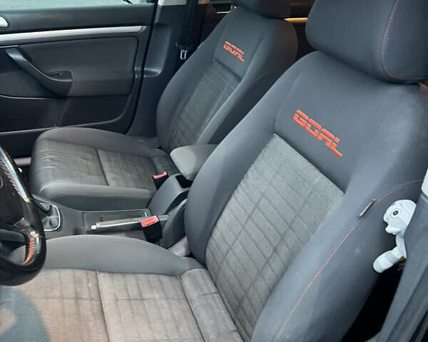 Черный Фольксваген Гольф, объемом двигателя 1.6 л и пробегом 195 тыс. км за 5900 $, фото 12 на Automoto.ua