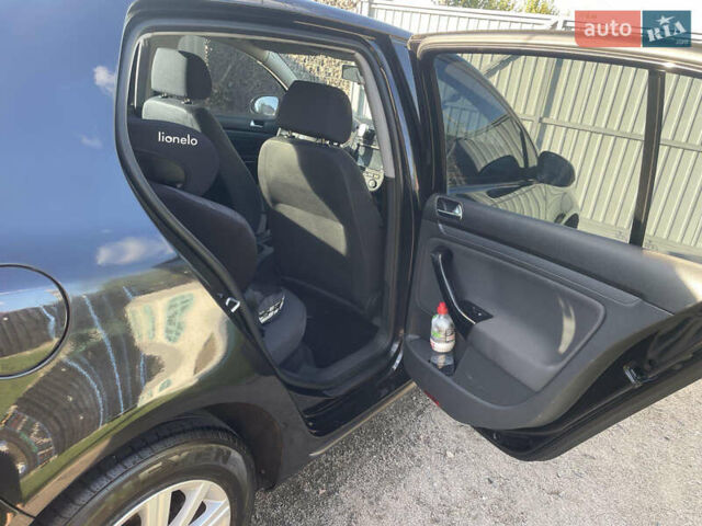 Черный Фольксваген Гольф, объемом двигателя 1.6 л и пробегом 209 тыс. км за 6300 $, фото 15 на Automoto.ua