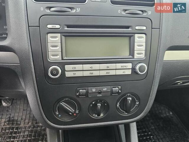 Черный Фольксваген Гольф, объемом двигателя 1.4 л и пробегом 258 тыс. км за 5700 $, фото 17 на Automoto.ua