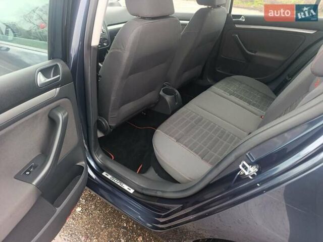 Черный Фольксваген Гольф, объемом двигателя 1.6 л и пробегом 202 тыс. км за 5999 $, фото 5 на Automoto.ua