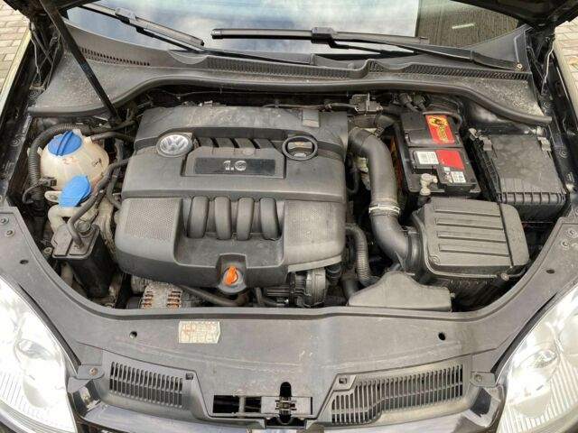 Черный Фольксваген Гольф, объемом двигателя 1.6 л и пробегом 194 тыс. км за 6000 $, фото 7 на Automoto.ua