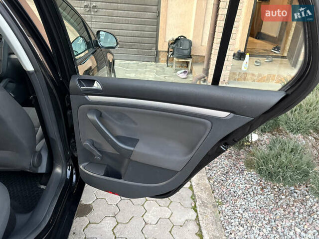 Черный Фольксваген Гольф, объемом двигателя 1.6 л и пробегом 240 тыс. км за 6150 $, фото 21 на Automoto.ua