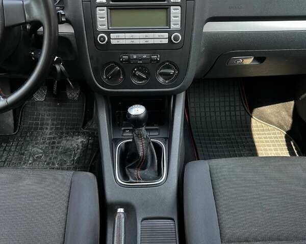 Чорний Фольксваген Гольф, об'ємом двигуна 1.4 л та пробігом 257 тис. км за 6100 $, фото 16 на Automoto.ua