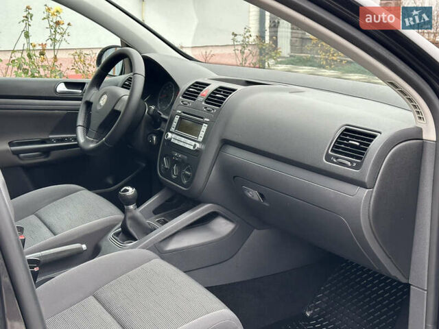 Черный Фольксваген Гольф, объемом двигателя 1.4 л и пробегом 187 тыс. км за 6500 $, фото 60 на Automoto.ua