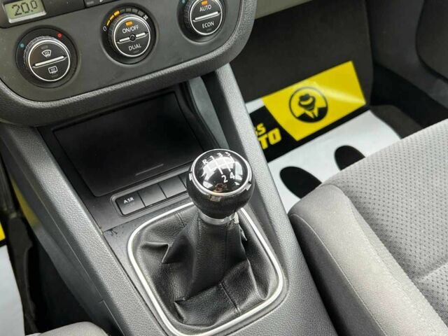 Чорний Фольксваген Гольф, об'ємом двигуна 1.6 л та пробігом 256 тис. км за 5999 $, фото 14 на Automoto.ua