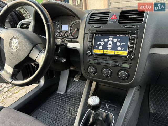 Черный Фольксваген Гольф, объемом двигателя 1.6 л и пробегом 240 тыс. км за 6150 $, фото 25 на Automoto.ua