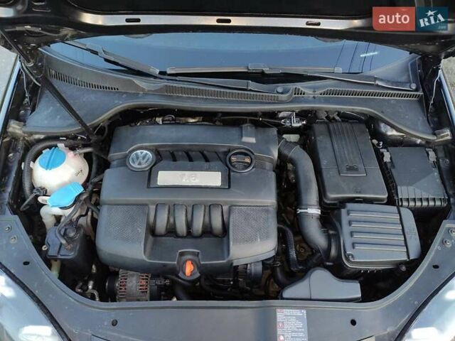 Черный Фольксваген Гольф, объемом двигателя 1.6 л и пробегом 250 тыс. км за 7500 $, фото 7 на Automoto.ua