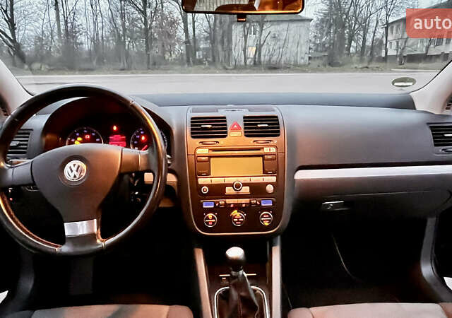 Чорний Фольксваген Гольф, об'ємом двигуна 1.4 л та пробігом 244 тис. км за 5550 $, фото 18 на Automoto.ua